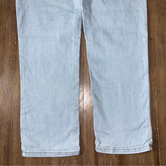 LEVI’S Mid Rise Boyfriend Light Wash - Picture 11 of 11